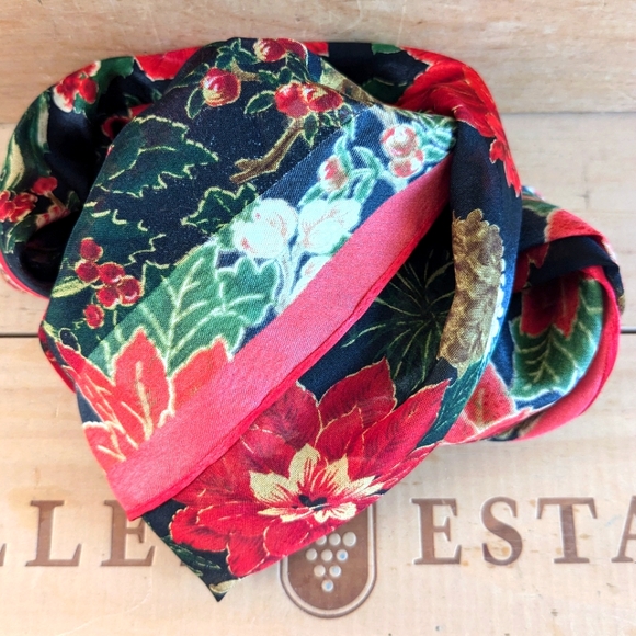 Elaine Gold Collection XIIX holiday silky scarf - Picture 8 of 8